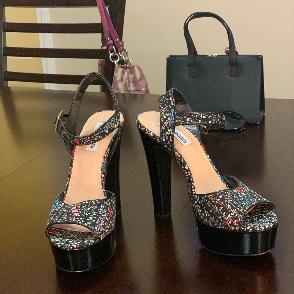 Steve Madden 10M Black Platform Heels